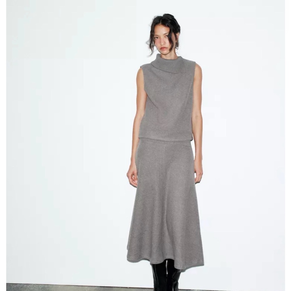 SET SOFT OPEN NECK TOP SLEEVELESS HIGH COLLAR TOP AND CAPE MIDI SKIRT.